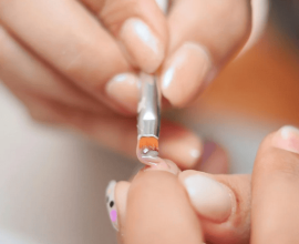 מברשות לבניית ציפורניים